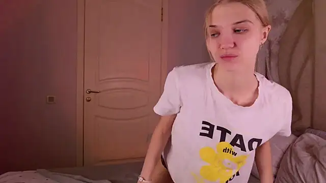 4example Chloe online show from December 1, 11:00 am