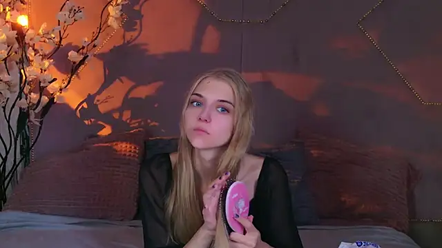 4example Chloe online show from October 6, 10:38 am