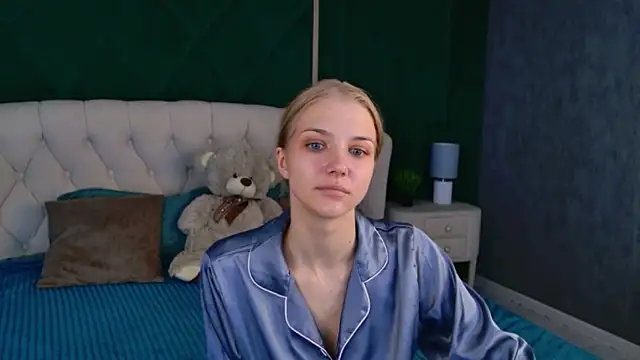 Snapshot of 4example_Chloe chatting on May 21, 5:49 am 4example Chloe online show from May 21, 5:49 am
