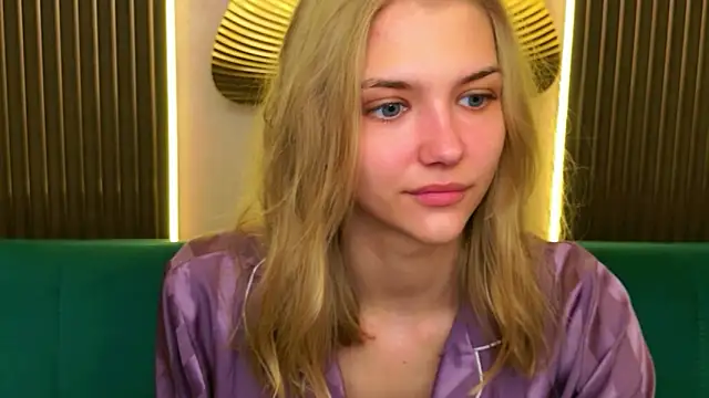 Snapshot of 4example_Chloe chatting on June 7, 5:34 am 4example Chloe online show from June 7, 5:34 am