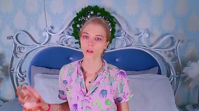 4example Chloe online show from December 3, 10:58 am