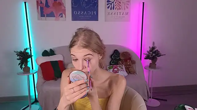 Snapshot of 4example_Chloe chatting on January 13, 11:14 am 4example Chloe online show from January 13, 11:14 am