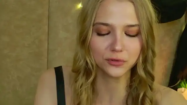 Snapshot of 4example_Chloe chatting on May 11, 2:56 pm 4example Chloe online show from May 11, 2:56 pm