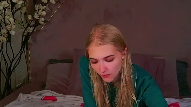 4example Chloe online show from September 25, 10:54 am