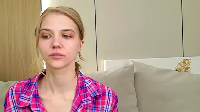 Snapshot of 4example_Chloe chatting on May 6, 5:33 am 4example Chloe online show from May 6, 5:33 am