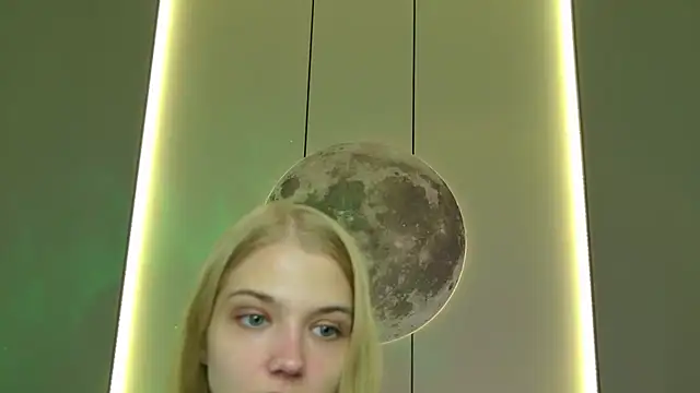 4example Chloe online show from April 10, 5:36 am