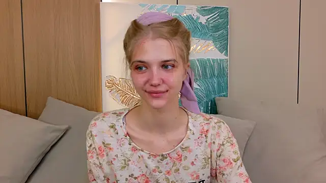 Snapshot of 4example_Chloe chatting on May 13, 5:25 am 4example Chloe online show from May 13, 5:25 am