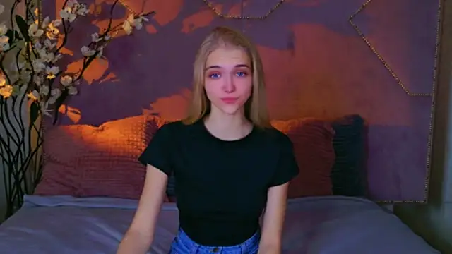 4example Chloe online show from October 15, 10:45 am