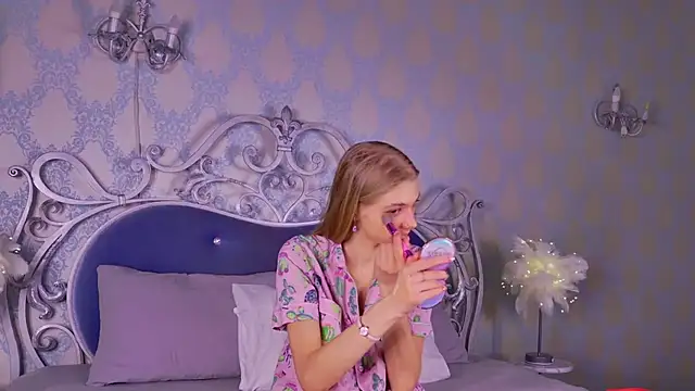 4example Chloe online show from November 25, 10:59 am