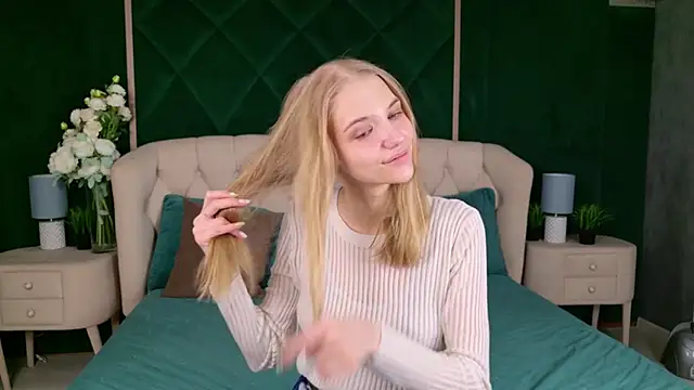 4example Chloe online show from March 11, 8:25 pm