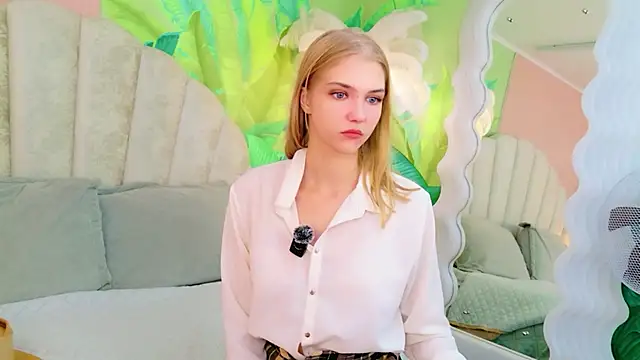 Snapshot of 4example_Chloe chatting on July 8, 5:52 am 4example Chloe online show from July 8, 5:52 am