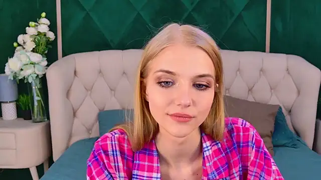 4example Chloe online show from April 1, 1:52 pm