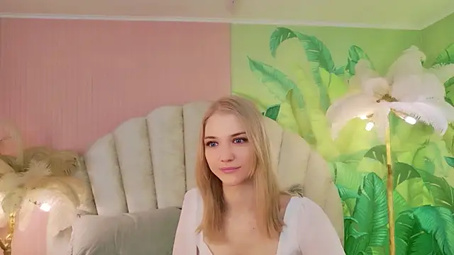 Snapshot of 4example_Chloe chatting on June 17, 5:51 am 4example Chloe online show from June 17, 5:51 am