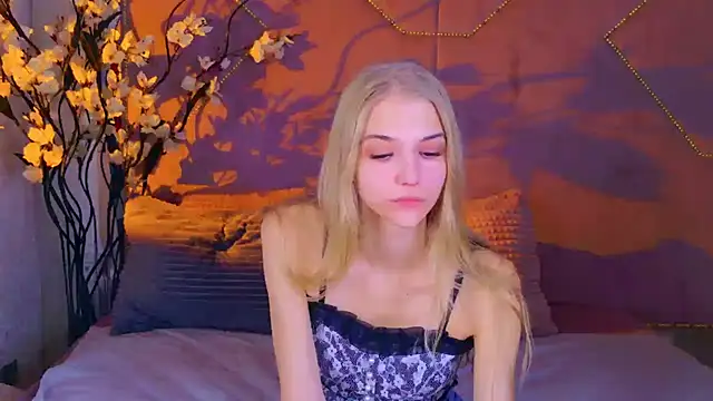 4example Chloe online show from October 21, 10:36 am