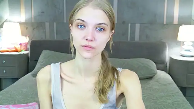 4example Chloe online show from April 3, 5:47 am