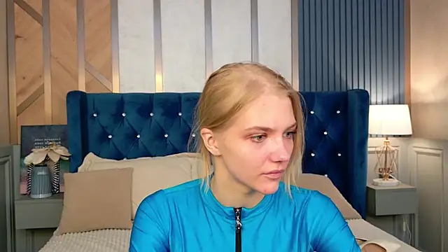 Snapshot of 4example_Chloe chatting on April 22, 5:25 am 4example Chloe online show from April 22, 5:25 am