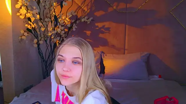 4example Chloe online show from November 11, 10:54 am