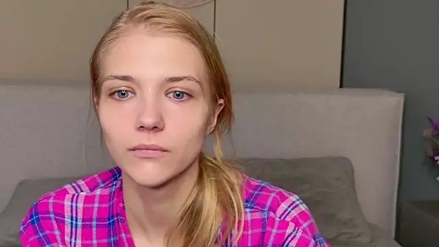 4example Chloe online show from April 5, 5:47 am