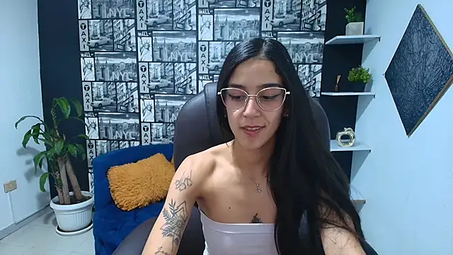 Snapshot of DanielaMonroe chatting on January 15, 12:36 am DanielaMonroe online show from January 15, 12:36 am