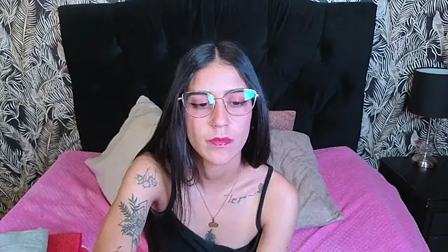 Snapshot of DanielaMonroe chatting on February 9, 9:02 pm DanielaMonroe online show from February 9, 9:02 pm