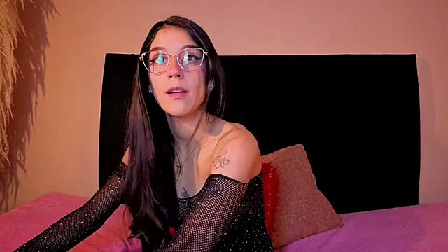 Snapshot of DanielaMonroe chatting on January 7, 12:37 am DanielaMonroe online show from January 7, 12:37 am