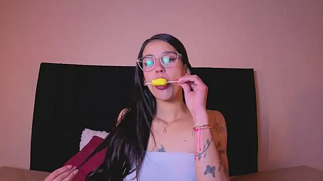 Snapshot of DanielaMonroe chatting on January 10, 1:01 am DanielaMonroe online show from January 10, 1:01 am