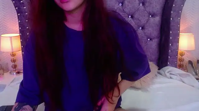 Snapshot of RavenLove_ chatting on November 6, 7:18 pm RavenLove online show from November 6, 7:18 pm