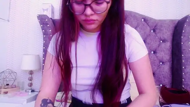 Snapshot of RavenLove_ chatting on October 28, 2:49 pm RavenLove online show from October 28, 2:49 pm