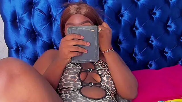 TANISHA HILL online show from October 19, 2:20 pm