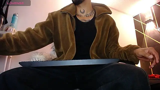 LickMyInk online show from December 21, 4:36 am