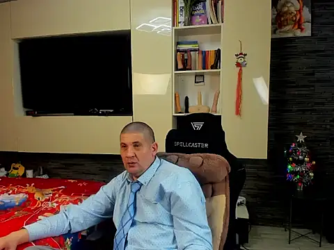 SpartacusDaddy48 online show from January 6, 5:50 pm