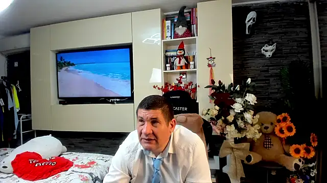 SpartacusDaddy48 online show from May 29, 11:38 am