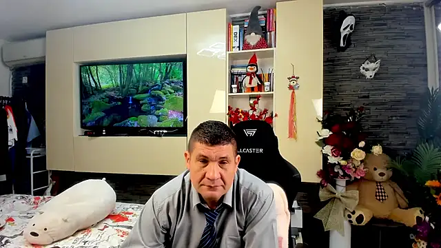 SpartacusDaddy48 online show from April 9, 6:30 am