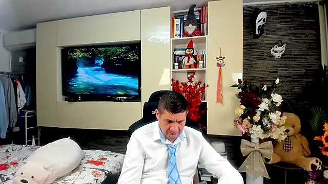 SpartacusDaddy48 online show from April 13, 1:04 pm