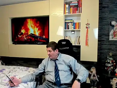 SpartacusDaddy48 online show from February 16, 4:11 am