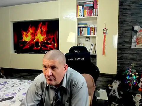 SpartacusDaddy48 online show from February 17, 5:21 pm