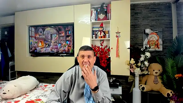 SpartacusDaddy48 online show from April 3, 6:42 am