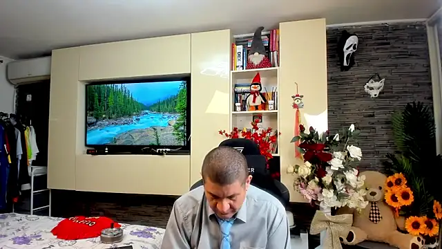 SpartacusDaddy48 online show from May 10, 1:46 pm