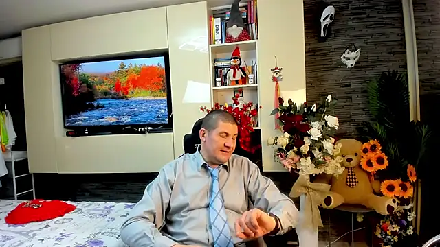 SpartacusDaddy48 online show from May 12, 3:07 pm