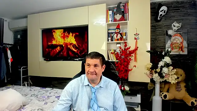 SpartacusDaddy48 online show from March 25, 10:08 pm