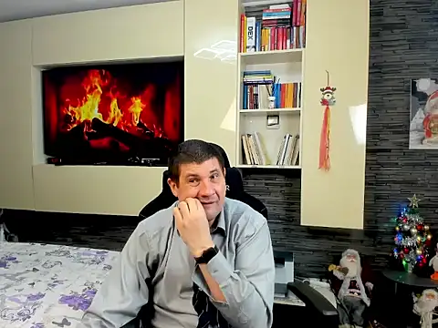 SpartacusDaddy48 online show from February 14, 5:35 pm