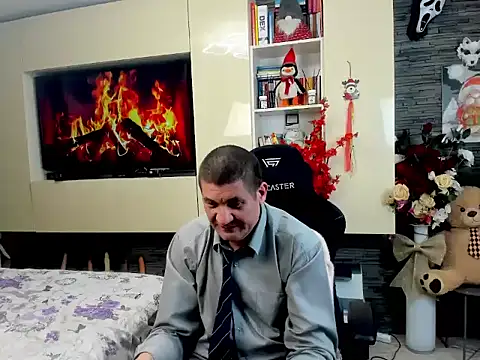 SpartacusDaddy48 online show from March 7, 6:02 pm