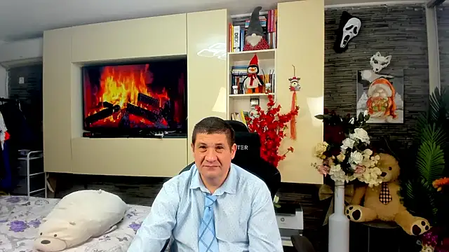 SpartacusDaddy48 online show from March 24, 1:11 pm