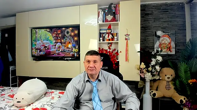 SpartacusDaddy48 online show from April 2, 3:13 am