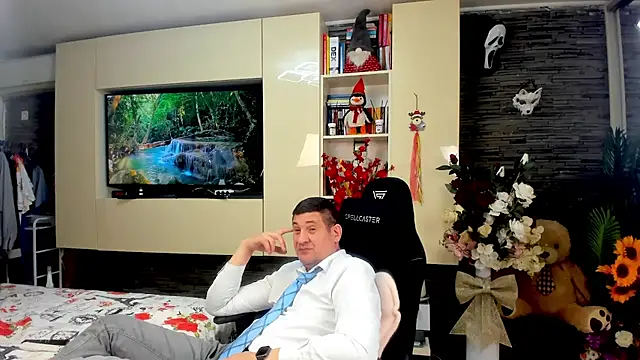 SpartacusDaddy48 online show from April 15, 11:27 am