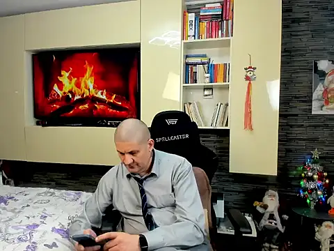 SpartacusDaddy48 online show from February 16, 4:16 pm