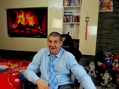 SpartacusDaddy48 online show from January 14, 8:56 pm