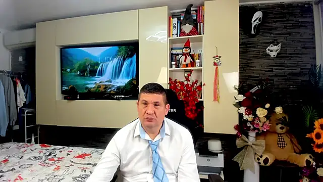 SpartacusDaddy48 online show from April 12, 2:42 pm