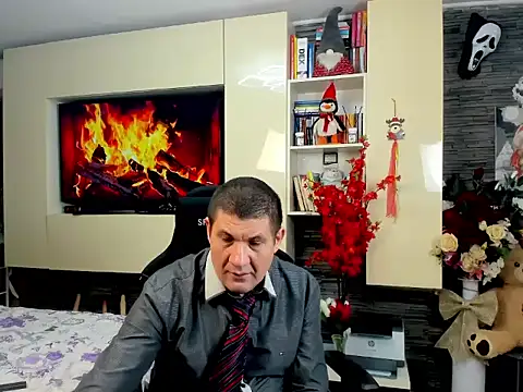 SpartacusDaddy48 online show from March 13, 7:19 pm