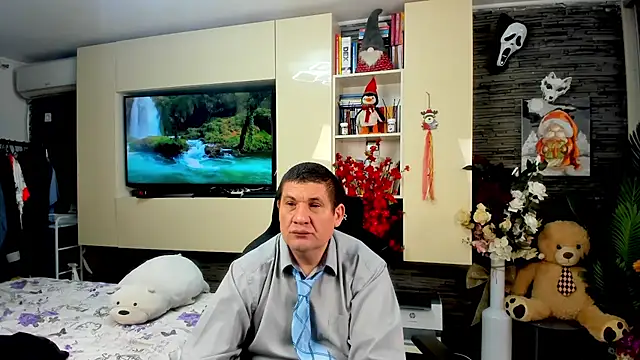 SpartacusDaddy48 online show from March 28, 3:35 pm